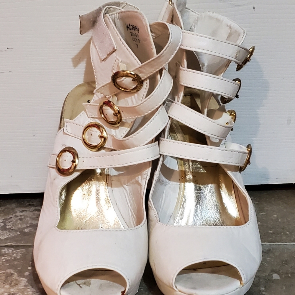 Heels - Picture 4 of 4